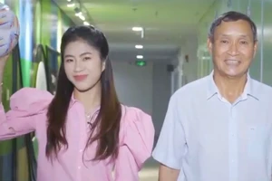 Thanh Nhã và HLV Mai Đức Chung tham dự một chương trình truyền hình hậu SEA Games.