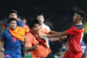 U22 Thái Lan nguy cơ nhận án phạt sau vụ ẩu đả với U22 Indonesia ở chung kết SEA Games.