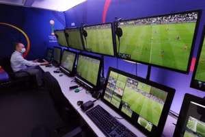 Nhiều trọng tài Việt Nam đạt chuẩn FIFA về VAR.