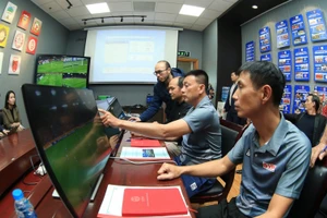 Công nghệ VAR ở V-League bước đầu được FIFA công nhận và đánh giá tích cực.