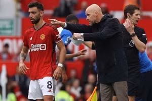 HLV Erik Ten Hag thất vọng với trận thua tan nát của Man United.