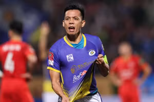 Văn Quyết trở lại thi đấu cho Hà Nội FC ở lượt trận thứ hai giai đoạn 2 V-League 2023.