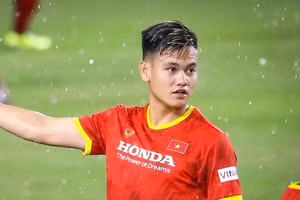 Hồ Tấn Tài bị treo giò ở vòng 13 V.League khi đã lãnh đủ 3 thẻ vàng..