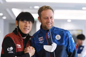 Tương lai HLV Mano Polking và Shin Tae-yong được đảm bảo.