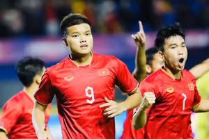 Văn Tùng tỏa sáng giúp U22 Việt Nam vào bán kết SEA Games.