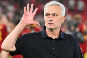 PSG lên kế hoạch chiêu mộ HLV Jose Mourinho.