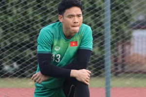 Nguyên Mạnh rời tuyển Việt Nam vì vấn đề sức khỏe.