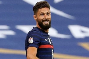 Olivier Giroud lọt tầm ngắm của Man United.