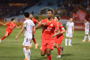 Công an Hà Nội trở lại ngôi đầu bảng sau trận thắng Hà Nội FC.