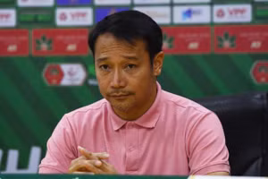 HLV Nam Định thất vọng với trận thua của đội nhà trước Hà Nội FC.