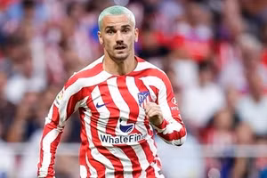 Antoine Griezmann nhận được sự quan tâm của cả MU và PSG.