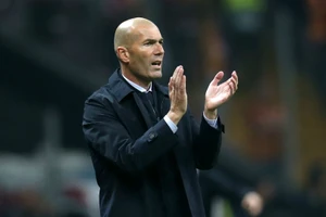 HLV Zidane cho rằng Ronaldo giỏi hơn Messi và bản thân.