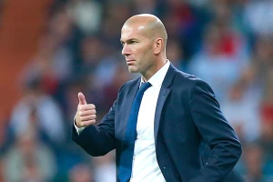 HLV Zidane được đồn đoán có thể dẫn dắt MU thay thế cho Ten Hag.