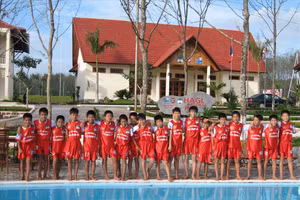 Khóa I Học viện Hoàng Anh Gia Lai JMG thời niên thiếu.