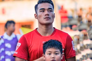 Cựu tiền vệ Hải Phòng Vương Quốc Trung tuyên bố giải nghệ.