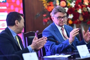 HLV Philippe Troussier chính thức dẫn dắt tuyển Việt Nam.