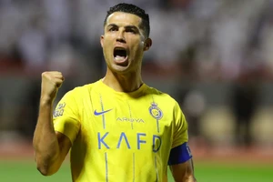 C.Ronaldo chuẩn bị ký hợp đồng khủng với WWE.