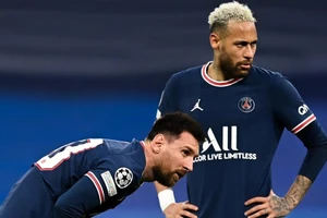 Neymar chỉ trích PSG đối xử tệ bạc với Messi.