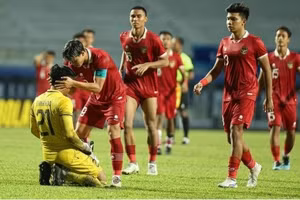 Bóng đá Indonesia cân nhắc rời AFC sau trận thua U23 Việt Nam.