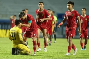 Bóng đá Indonesia cân nhắc rời AFC sau trận thua U23 Việt Nam.