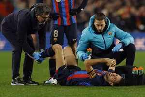 Trung vệ Sergio Busquets lỡ hẹn với trận gặp MU ở Europa League vì chấn thương.