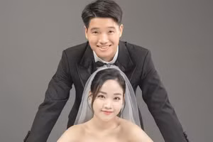 Thủ môn Phí Minh Long chuẩn bị kết hôn với cô giáo xinh đẹp