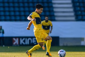 Quang Hải thi đấu nhạt nhòa trong màu áo của Pau FC B ở giải hạng 5 Pháp.