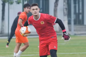 Thủ môn Patrik Le Giang dần chứng tỏ bản thân trong màu áo CLB Công an Hà Nội.