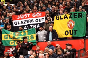Nhà Glazer tiếp tục trì hoãn vụ bán MU khiến fan thất vọng.