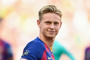 De Jong hiện vẫn đang nằm trong kế hoạch chiêu mộ của Man United.