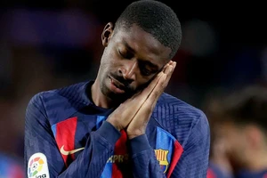 Ousmane Dembele của Barcelona lọt tầm ngắm của PSG.