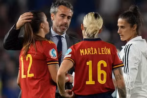 Huấn luyện viên đội tuyển nữ Tây Ban Nha bất ngờ bị sa thải sau World Cup.