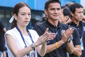 HLV Kiatisak ủng hộ Madam Pang tranh chức Chủ tịch bóng đá Thái Lan.