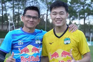 HLV Kiatisak tiếc nuối khi chia tay Xuân Trường.