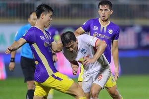 Hoàng Anh Gia Lai thắng cách biệt Hà Nội FC ở vòng 8 V-League.