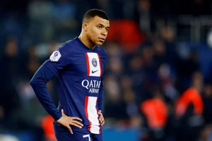 Mbappe tập luyện trở lại trong màu áo PSG.