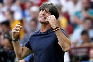 HLV Joachim Loew nhận lương 7 triệu euro/năm ở tuyển Trung Quốc.