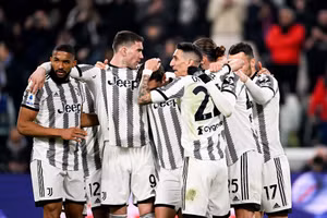 Juventus bị trừ 10 điểm do có hành vi giả mạo tăng vốn.