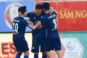 Hoàng Anh Gia Lai tính mượn 5 cầu thủ của Công an Hà Nội ở giai đoạn hai của V-League.