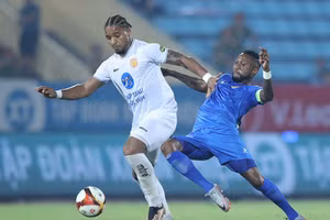 Rafaelson (Nam Định) dẫn đầu danh sách ghi bàn V-League với 10 pha lập công. 