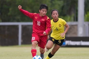 Minh Chuyên đoạt danh hiệu 'Vua phá lưới' U19 nữ Đông Nam Á.