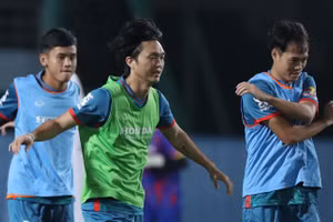 Tiền vệ Tuấn Anh tích cực rèn quân trên tuyển Việt Nam.