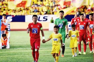 Phạm Mạnh Hùng của CLB Hải Phòng treo giò ở vòng 4 V-League.