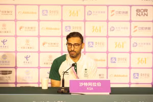 HLV Ả Rập Xê-Út ngợi khen sức chiến đấu của Olympic Việt Nam.