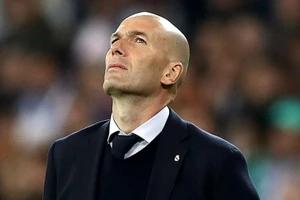 HLV Zidane chưa chốt tương lai trước các lời đề nghị.