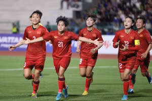 Tuyển nữ Việt Nam vào chung kết SEA Games sau chiến thắng ấn tượng trước Campuchia.