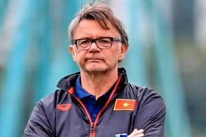 HLV Troussier chưa thực sự hài lòng với hàng công của U22 Việt Nam sau trận thắng Singapore.