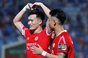 Hoàng Đức đoạt danh hiệu Cầu thủ xuất sắc nhất tháng 8 của V-League.