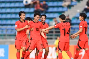 Hàn Quốc là 1 trong 6 đội bóng ghi danh vào tứ kết U20 châu Á .