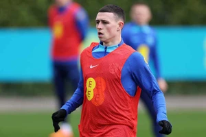 Phil Foden xin rút khỏi đội tuyển Anh vì sức khỏe.